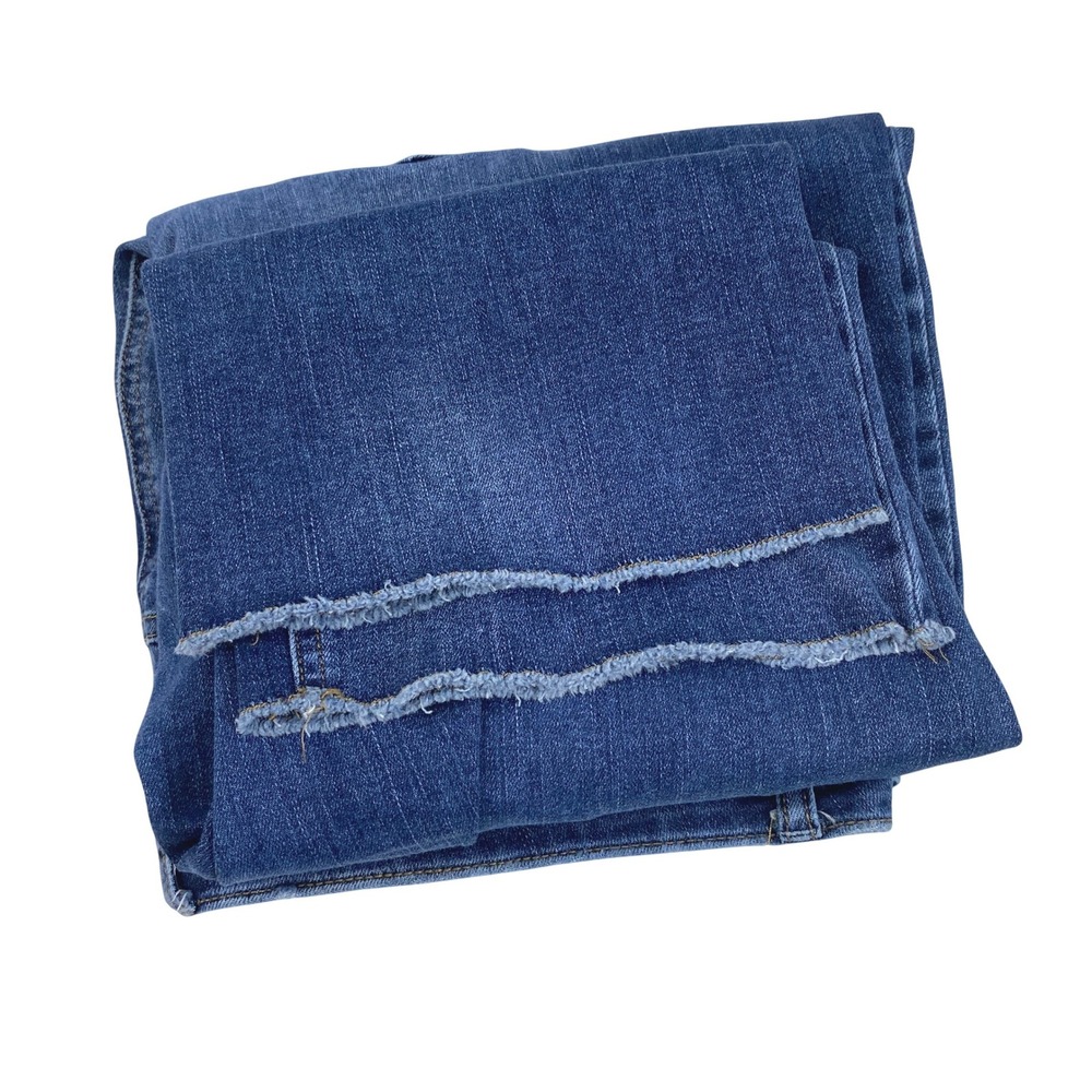 Maurices Cropped Jeans Women Sz 18 Distress Destroyed Denim Raw Hem Embroidered - Picture 13 of 13